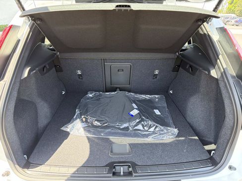 New 2026 Volvo XC40 B5 Core AWD/4WD image 18