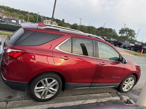 Used 2018 Chevrolet Equinox Premier FWD image 11