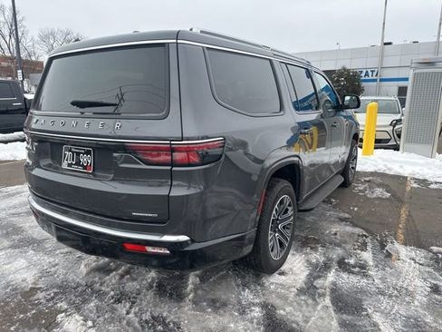 Used 2022 Jeep Wagoneer Series III w/ Flexible Seating Group image 11