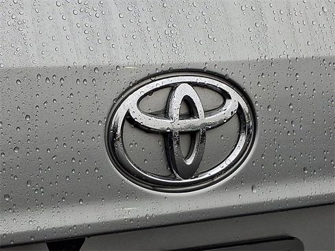 Used 2024 Toyota Highlander LE image 30