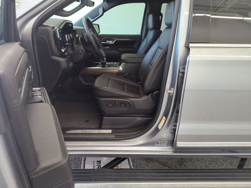 Used 2024 Chevrolet Silverado 1500 High Country w/ Technology Package AWD/4WD image 9