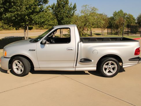 Used 2000 Ford F150 Lightning RWD image 5