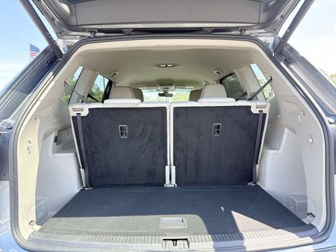 Used 2024 Volkswagen Atlas SE w/ Black Wheel Package FWD image 33