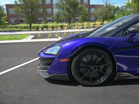 Used 2020 McLaren 600LT Spider RWD image 3
