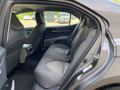 Used 2019 Toyota Camry LE FWD image 21