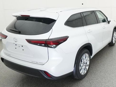 New 2026 Toyota Highlander Limited AWD/4WD image 8