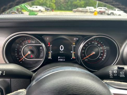 Used 2020 Jeep Wrangler Unlimited Sahara w/ Uconnect 4C Nav & Sound Group AWD/4WD image 22