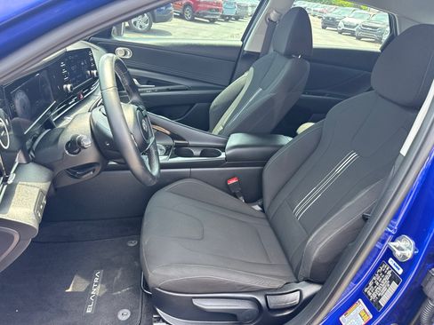 Used 2022 Hyundai Elantra SEL w/ Convenience Package FWD image 8