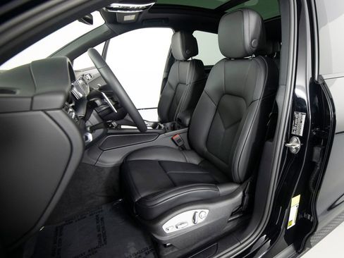 New 2026 Porsche Macan image 5