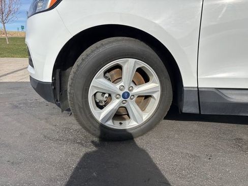 Used 2020 Ford Edge SE image 25