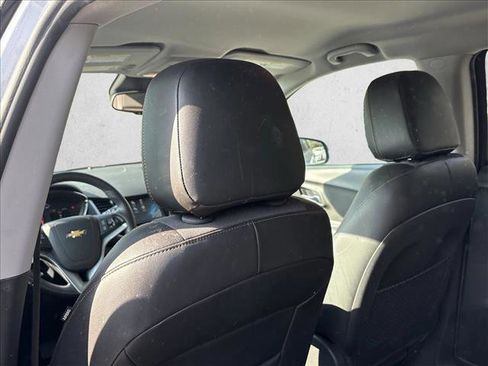 Used 2017 Chevrolet Trax LT w/ LT Convenience Package FWD image 12