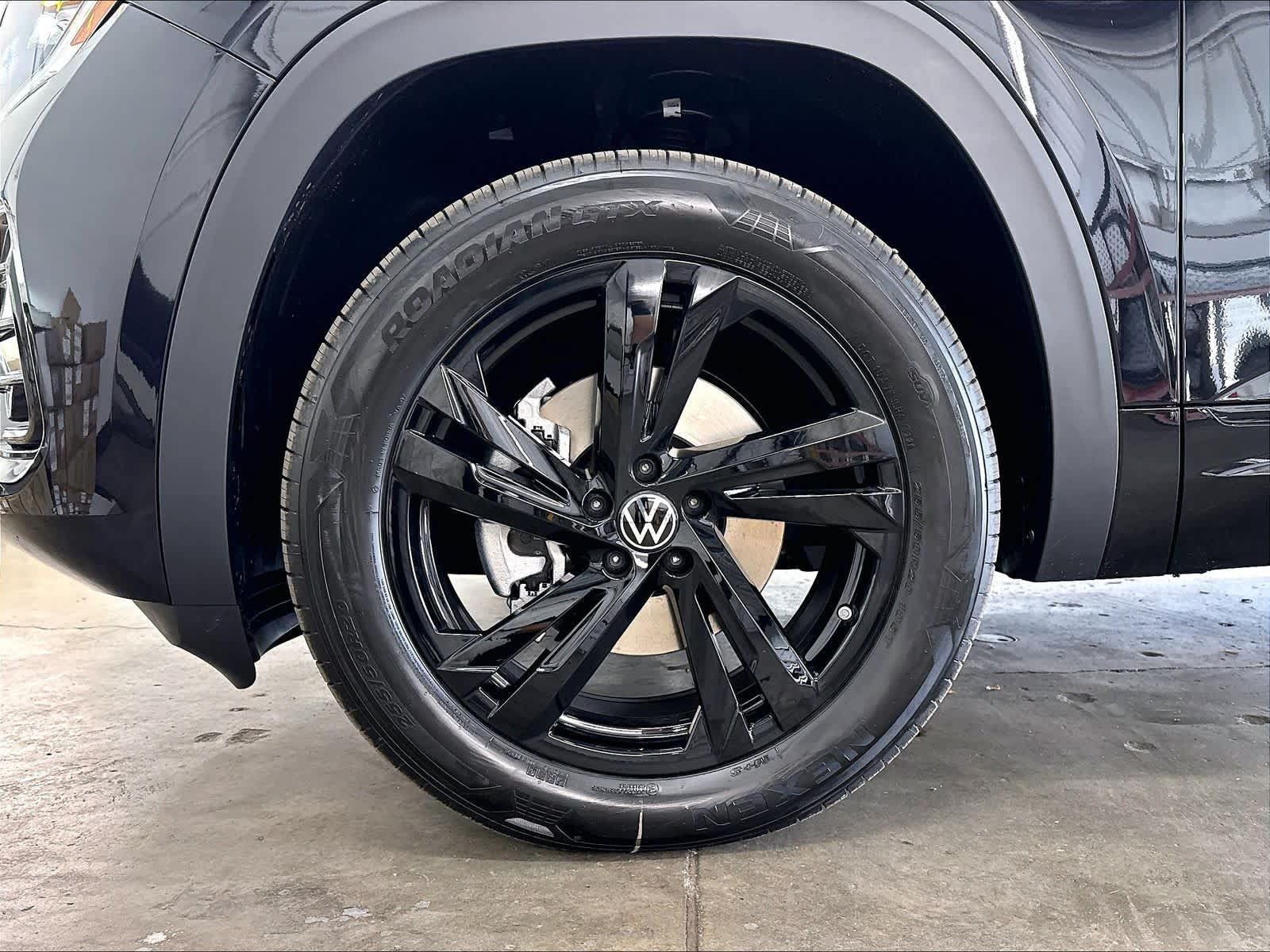 New 2026 Volkswagen Atlas Cross Sport SEL R-Line AWD/4WD image 13