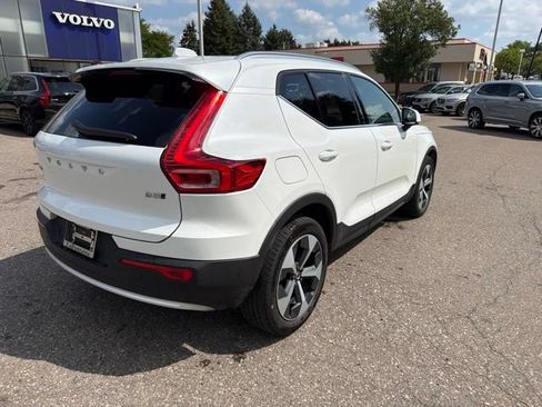 Used 2024 Volvo XC40 B5 Core AWD/4WD image 4