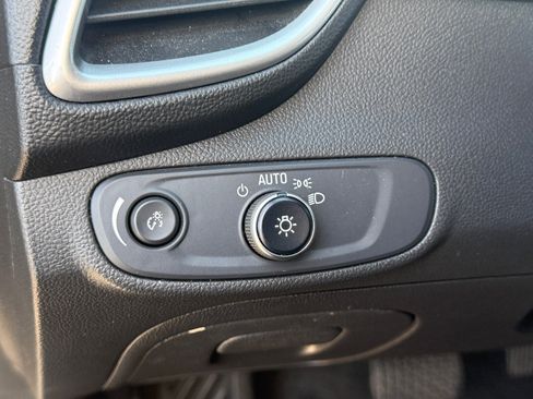 Used 2018 Chevrolet Trax LT w/ LT Convenience Package image 29