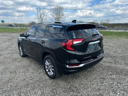 Used 2022 GMC Terrain SLT w/ GMC Pro Grade Package AWD/4WD image 4