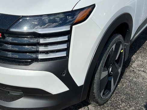 New 2025 Nissan Kicks SR image 12