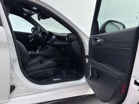 Used 2019 Alfa Romeo Giulia Ti image 23