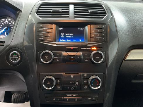 Used 2018 Ford Explorer XLT AWD/4WD image 30
