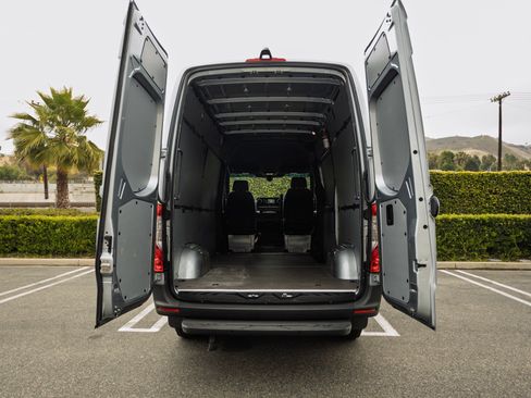 Used 2025 Mercedes-Benz Sprinter 2500 image 13