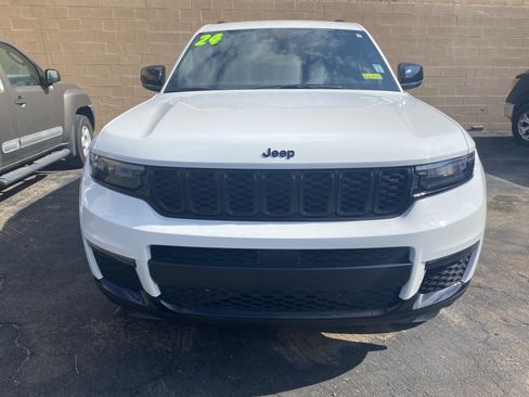 Used 2024 Jeep Grand Cherokee L Limited w/ Black Appearance Package AWD/4WD image 6