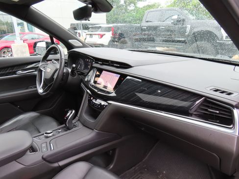 Used 2023 Cadillac XT6 Premium Luxury w/ Technology Package AWD/4WD image 16