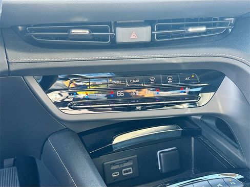 Used 2023 Buick Envision Avenir image 19