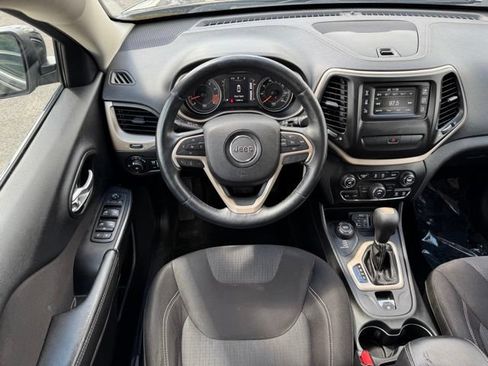 Used 2015 Jeep Cherokee Latitude w/ Cold Weather Group AWD/4WD image 9