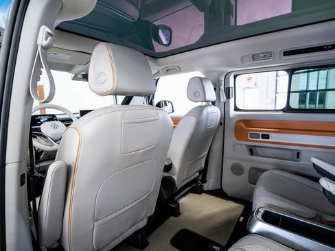 Used 2025 Volkswagen ID. Buzz 1st Edition image 49