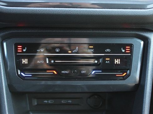 Used 2023 Volkswagen Tiguan SE R-Line image 13