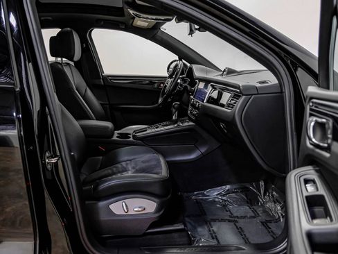 Used 2021 Porsche Macan image 30