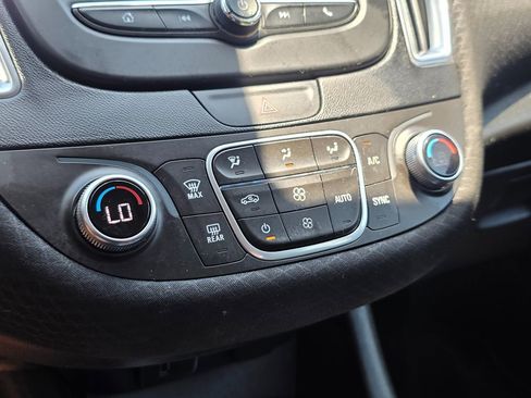 Used 2018 Chevrolet Malibu Hybrid FWD image 35