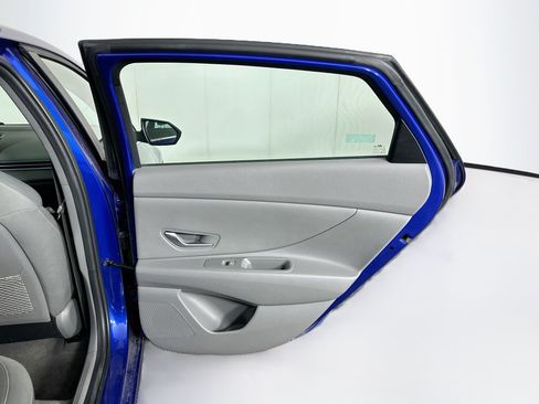 Used 2025 Hyundai Elantra SEL FWD image 30