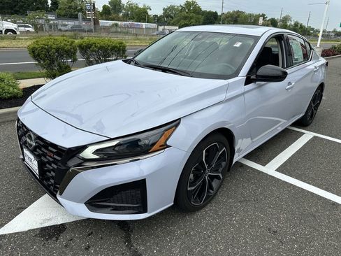 Certified 2024 Nissan Altima 2.5 SR w/ SR Premium Package FWD image 6