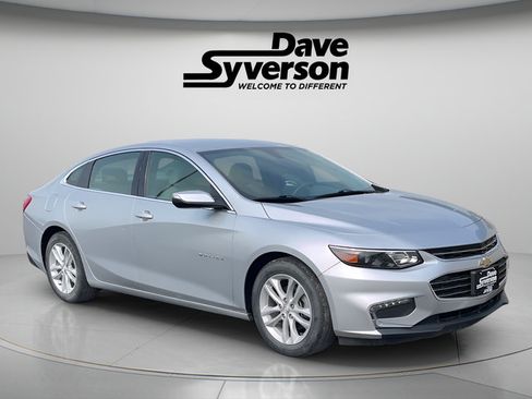 Used 2017 Chevrolet Malibu LT FWD image 3