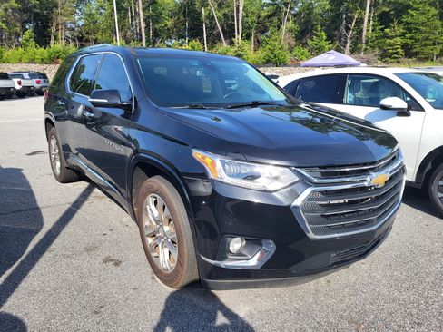 Used 2020 Chevrolet Traverse Premier FWD image 3
