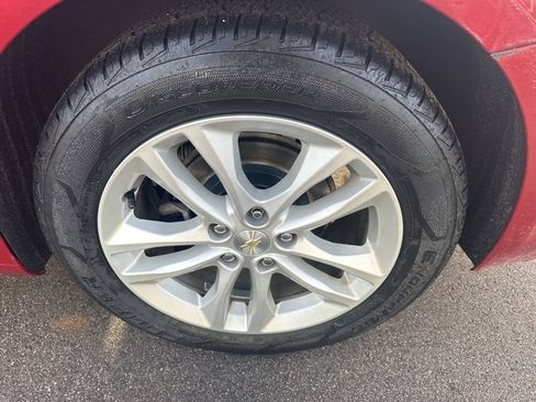 Used 2017 Chevrolet Malibu LT image 32