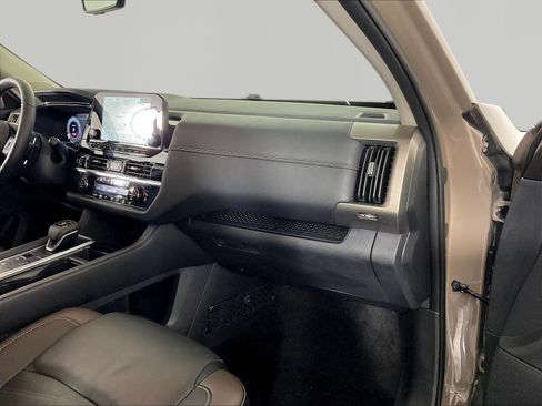 Used 2024 Nissan Pathfinder Platinum w/ Cargo Package AWD/4WD image 27