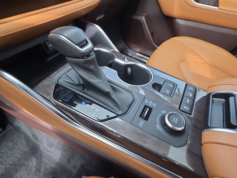 Used 2021 Toyota Highlander Platinum image 13