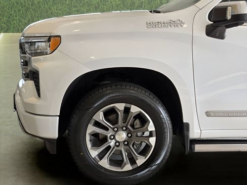 Used 2023 Chevrolet Silverado 1500 High Country w/ Technology Package AWD/4WD image 9