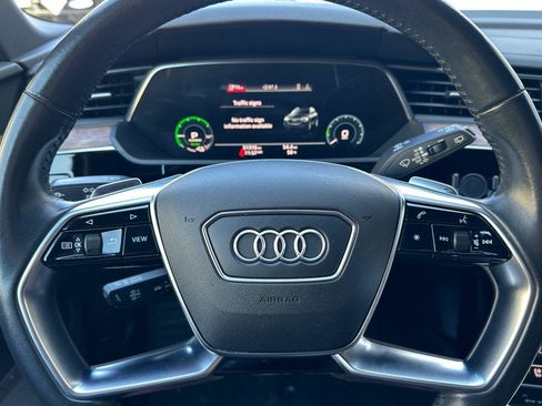 Used 2019 Audi e-tron Prestige w/ Prestige Package image 23