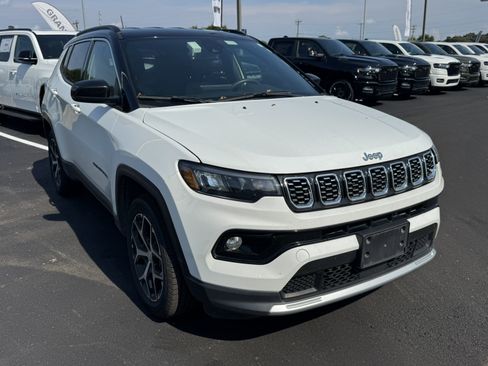 Used 2024 Jeep Compass Limited AWD/4WD image 3