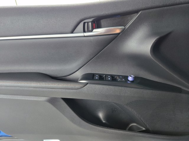 Used 2020 Toyota Camry XLE w/ Driver Assist Package FWD image 33
