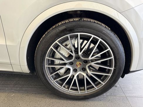 Used 2022 Porsche Cayenne Turbo image 13