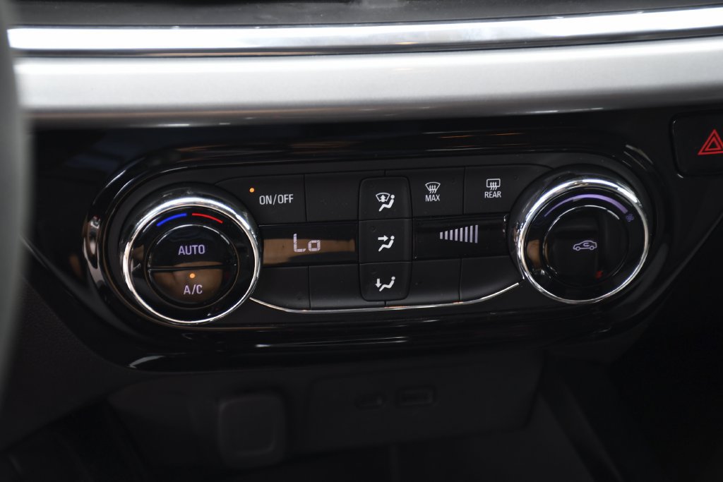 Used 2024 Chevrolet Trax LT FWD image 13