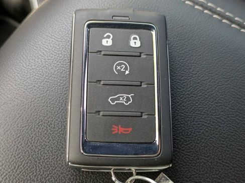 New 2025 Jeep Grand Cherokee Altitude image 26