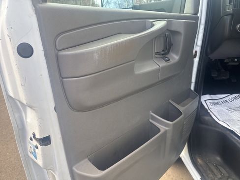 Used 2014 Chevrolet Express 3500 image 41