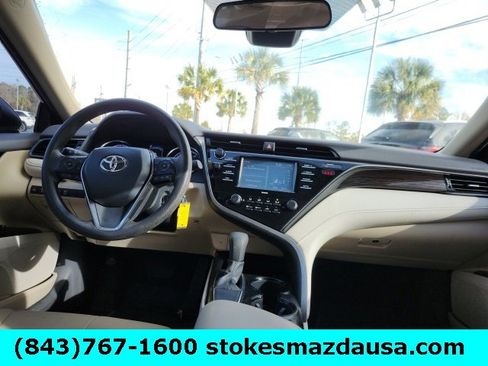 Used 2020 Toyota Camry LE image 2