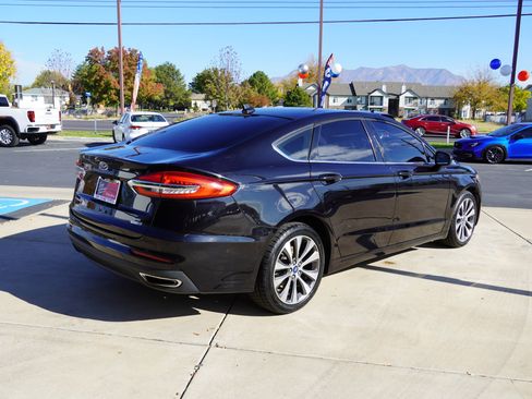 Used 2019 Ford Fusion SE image 9