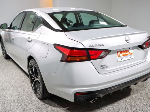Used 2023 Nissan Altima 2.5 SR image 9
