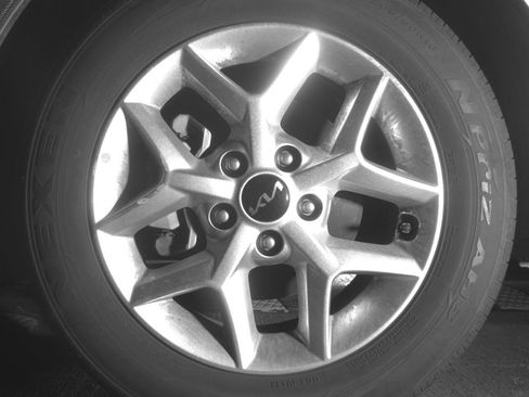 Used 2025 Kia Soul LX w/ LX Technology Package image 12